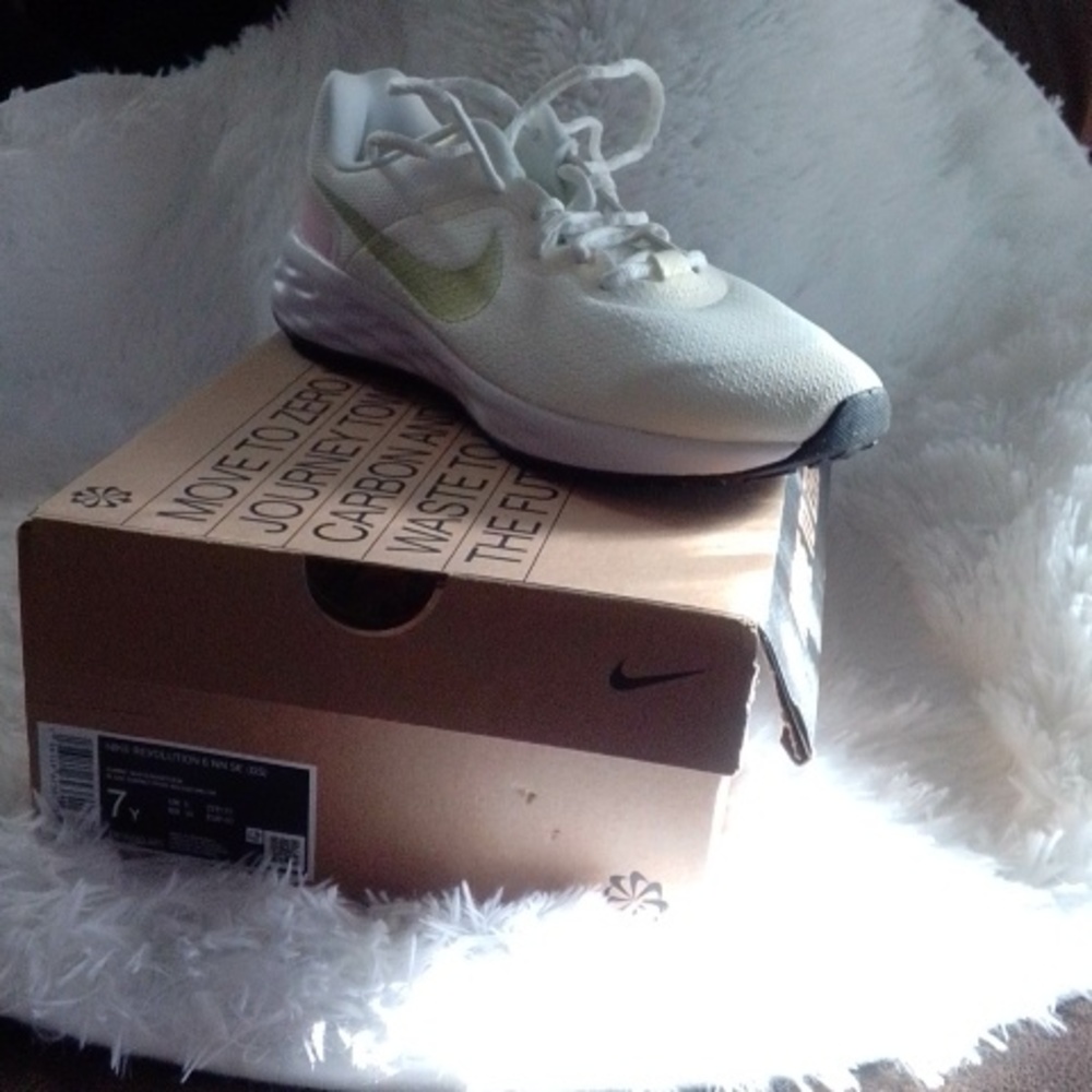 Nike Revolution 6 NN SE